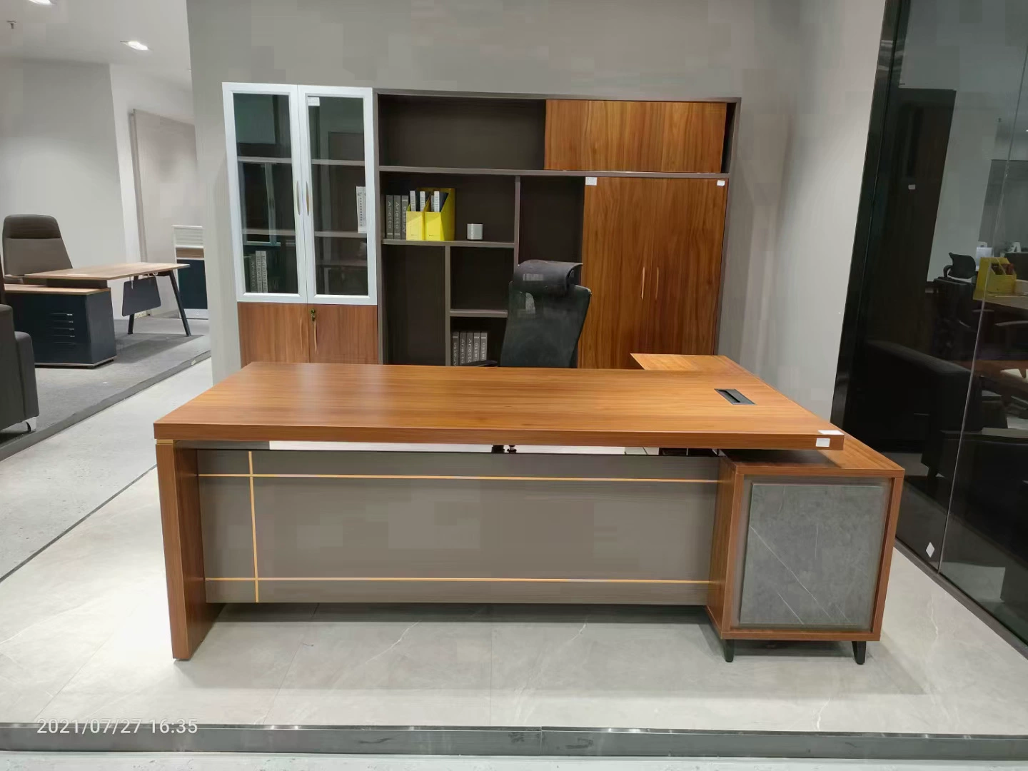 Мебель Keshitu Простой светлый цвет ореха Стол менеджера Классический цвет ореха Стол начальника Стол менеджера Стол начальника