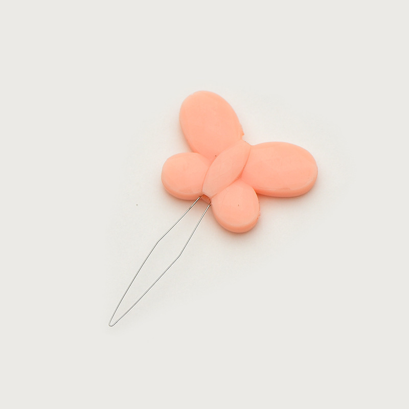 Herramienta de enhebrado de aguja de mariposa de color caramelo grande para costura