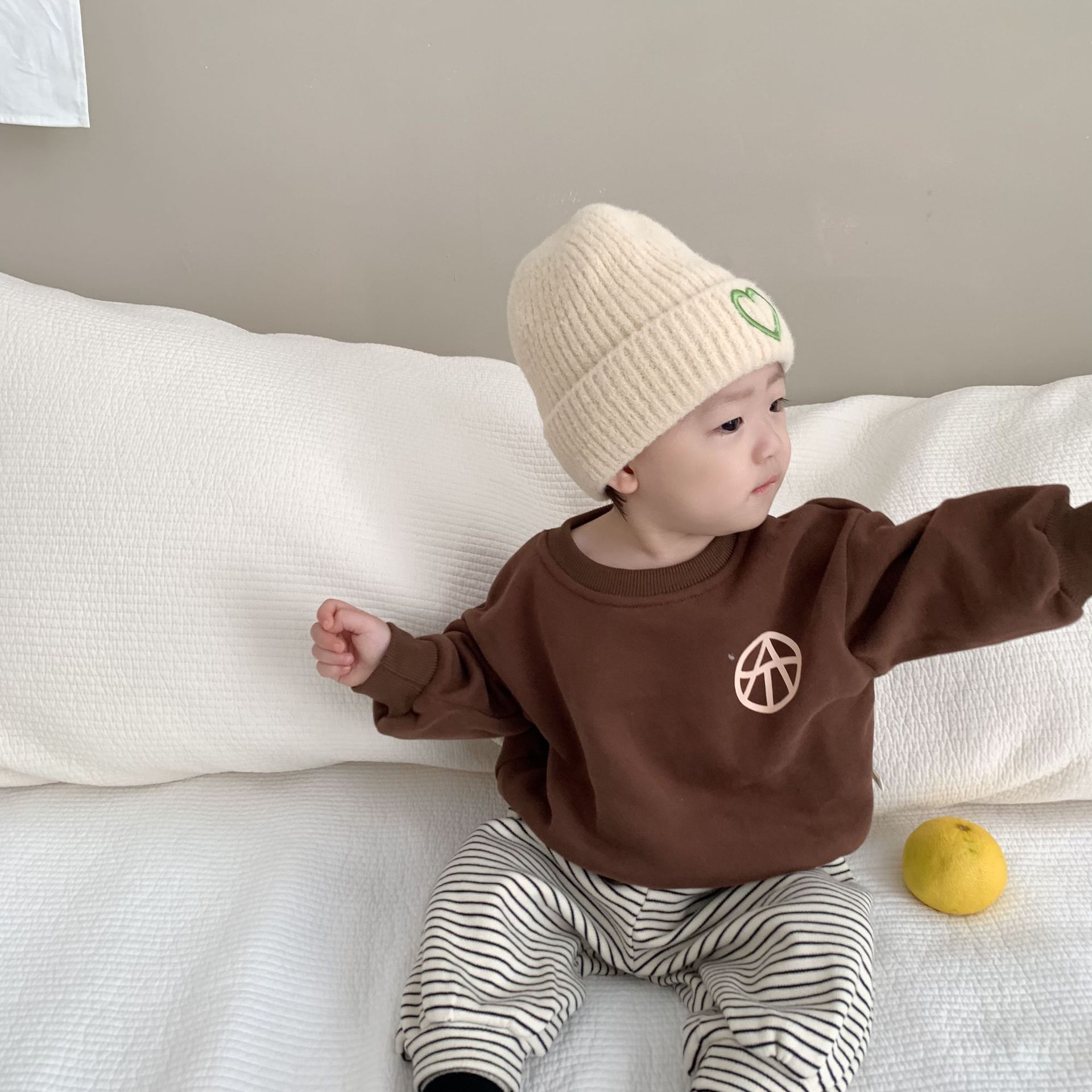 Bebé otoño e invierno más suéter de terciopelo bebé blusa engrosada versión coreana de ropa infantil ropa infantil invierno ropa infantil ropa protectora de cabeza