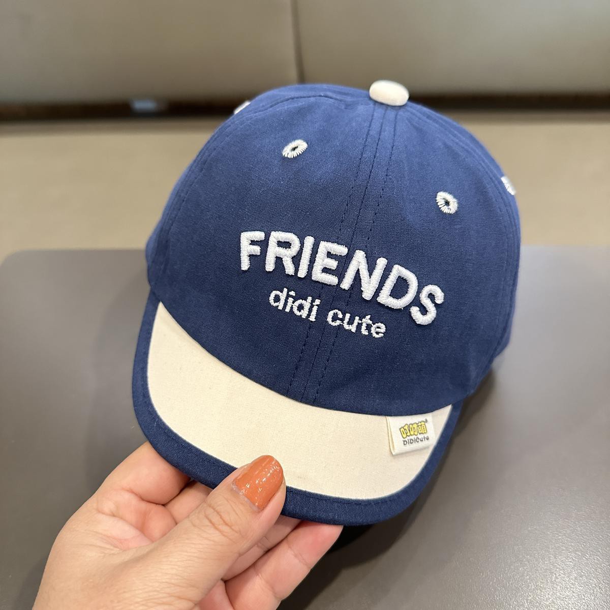 Sombrero de bebé primavera y otoño letras delgadas bordadas gorras de béisbol para niños y niñas sombrilla para bebés y niños gorras de protección solar de verano