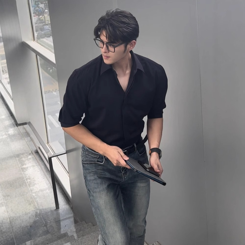 黑色男士短袖衬衫潮高级感英伦雅痞男装夏季穿搭七分中袖衬衣修身
