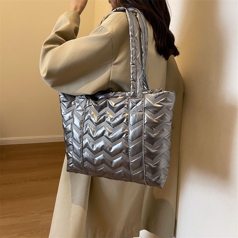 Bolso de las mujeres 2024 primavera nueva gran capacidad de algodón acolchado bolsa de asas de la moda todo-fósforo portátil de cercanías bolsa de hombro al por mayor