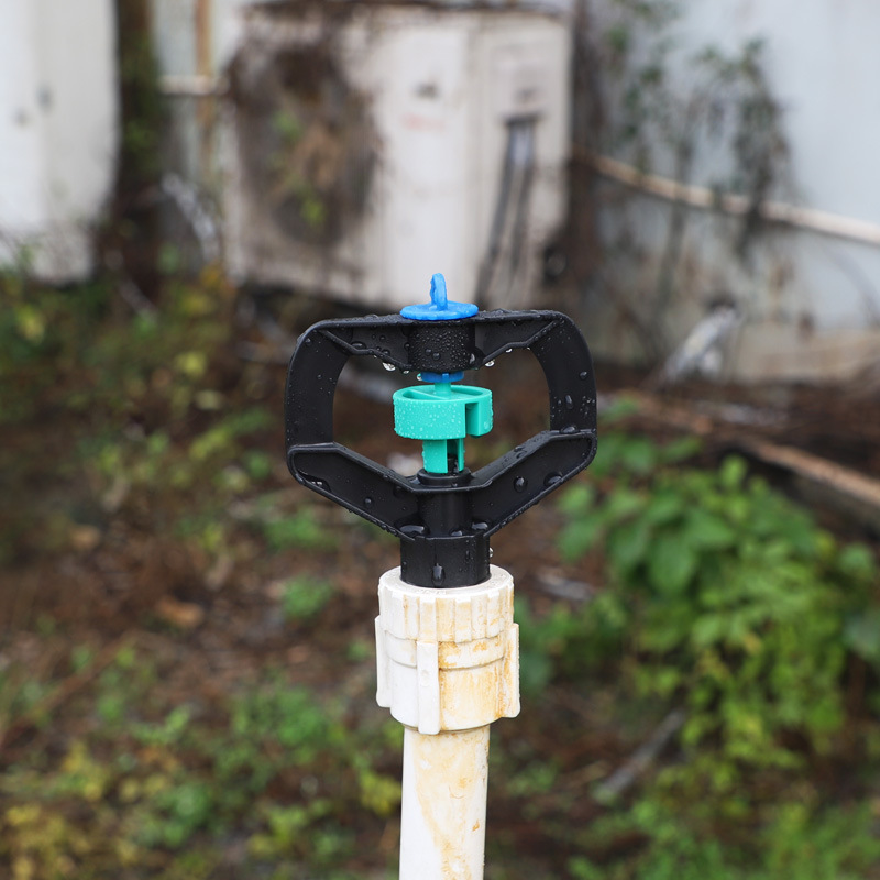 4 dientes de plástico 360 grados rociador de rociador verde de riego de césped agrícola rociador de techo sin impuestos