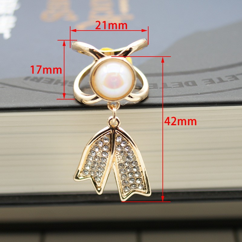 Corea del Sur multi-funcional bufanda hebilla de alta calidad perla moda nueva Camelia windbreaker cinturón hebilla de alta gama joyería al por mayor