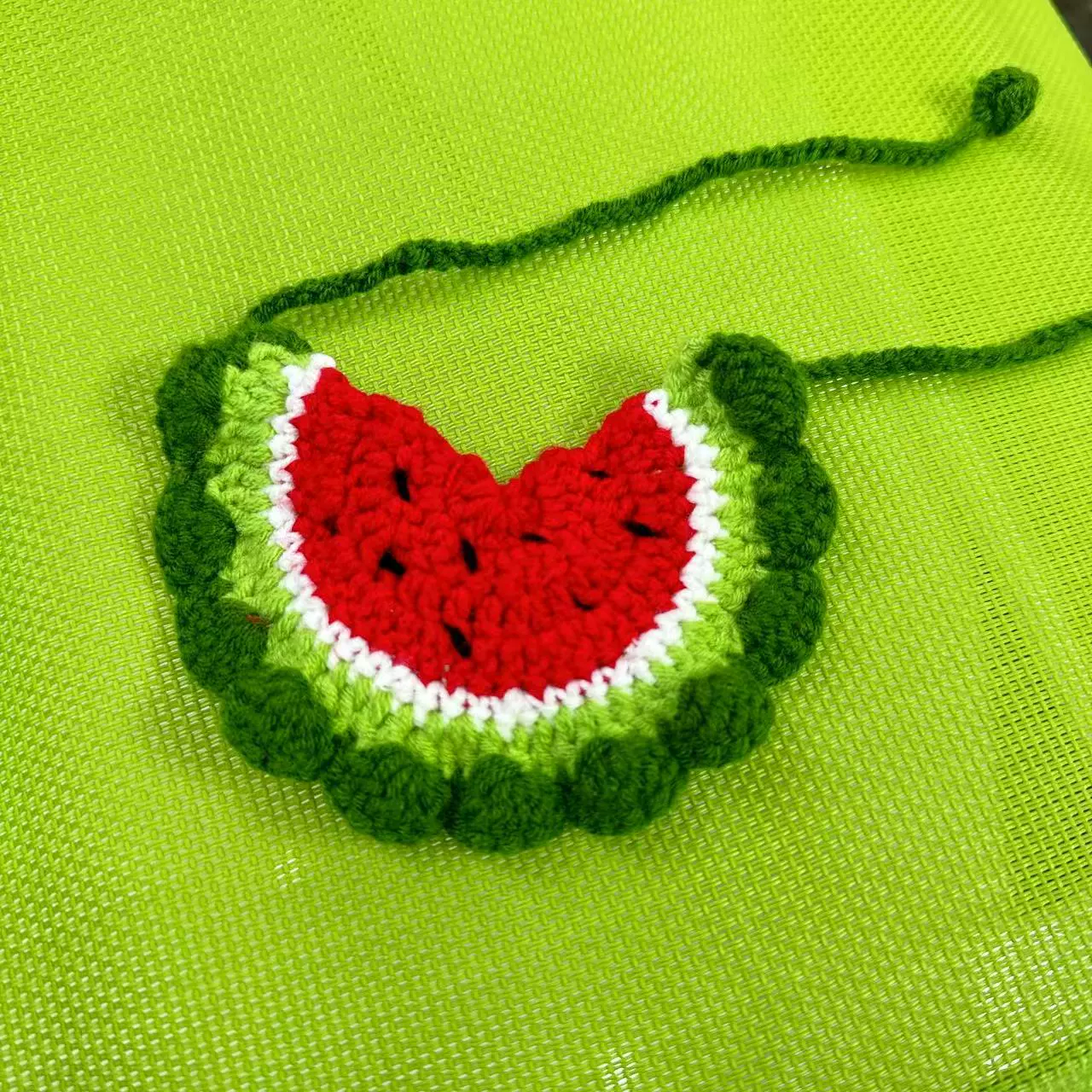 Летнее полотенце с арбузом и кошачьей слюной, вязаное вручную, вязаное украшение для кошек и собак, подвеска, маленький нагрудник на шею