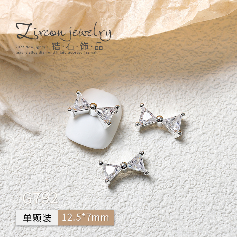 En LÍNEA DE MANICURA de la celebridad francés arco tridimensional uñas fototerapia avanzada cristal decorativo tamaño pequeño metal joyería diamante circón