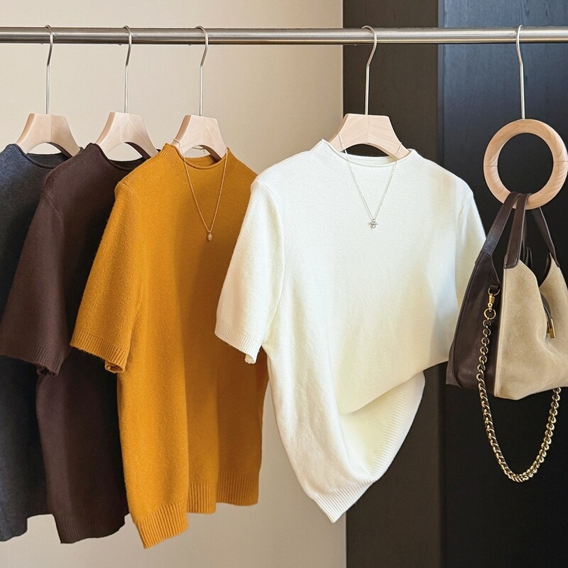 Korean-style half-high collar short-sleeve knit top for women, autumn slim-fit, simple basic versatile solid color base shirt Korean-style half-high collar short-sleeve knit top for women, autumn slim-fit, simple basic versatile solid color base shirt