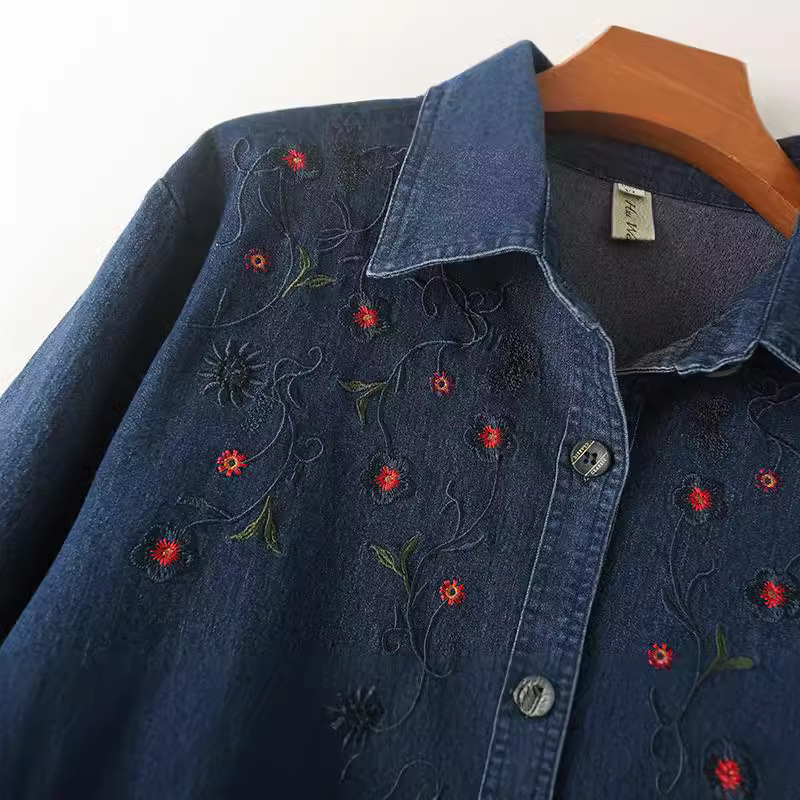 デニムのコートの刺繍の大きいサイズの婦人服の秋の新型の2024カジュアルの大きいサイズの婦人服のカーディガンの200斤のシャツの8933|undefined