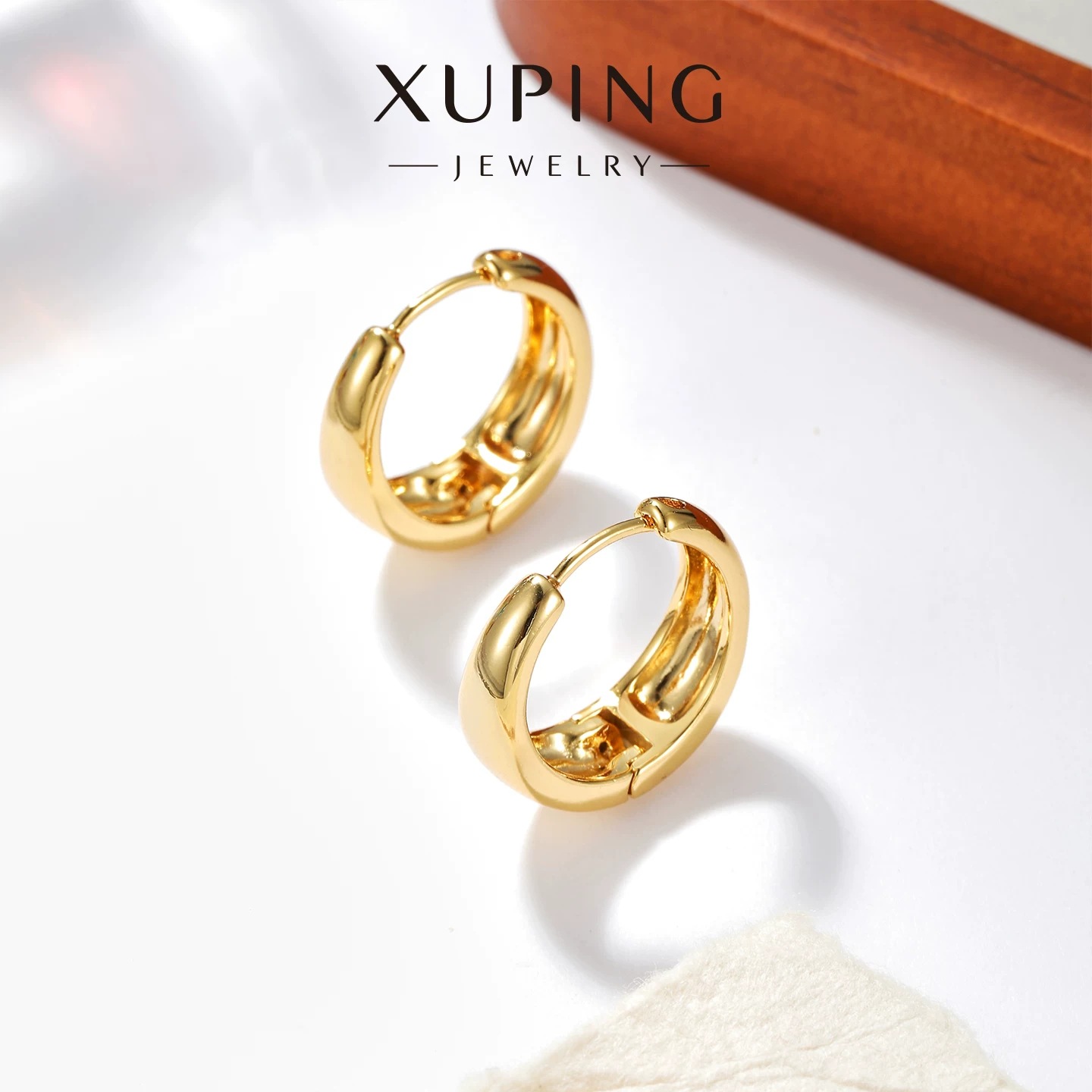 Joyería Xuping chapado 24k simple estilo pendientes de auriculares ligero diseño de lujo imitación de auriculares de oro personalizados para mujeres
