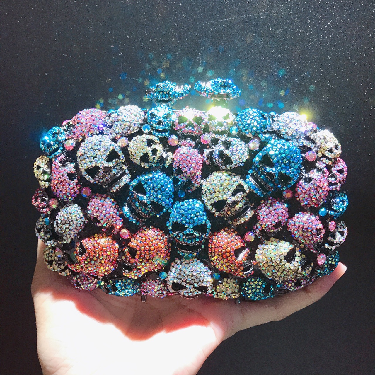 Túi clutch nữ đính đá pha lê họa tiết đầu lâu ma, phong cách Âu Mỹ, kích thước 15×9.5×4.5 cm — Màu đen