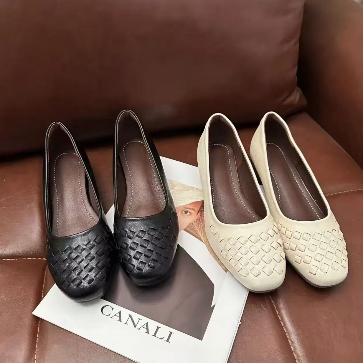 2026 nuevo cuero de cuero suave con suela suave primavera y otoño zapatos de mujer zapatos de cuero cómodos retro zapatos de madre zapatos de mujer
