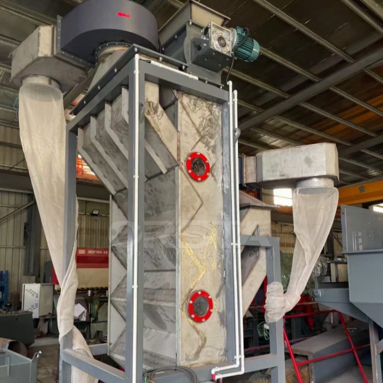 HDPE牛奶瓶破碎料标签纸分离设备，牛奶瓶片纸浆杂质风选机