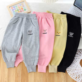 儿童裤子2025春款男女童卡通幸运熊刺绣卫裤宽松学生休闲长裤外穿