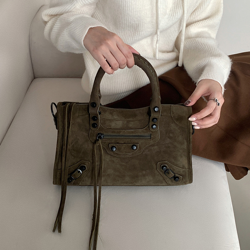 Niche Lamb Wool Motorcycle Bag For Women 2026 New Fashion Retro Crossbody Handbag Large Capacity Genuine Leather Suede Bag - Thumbnail 8