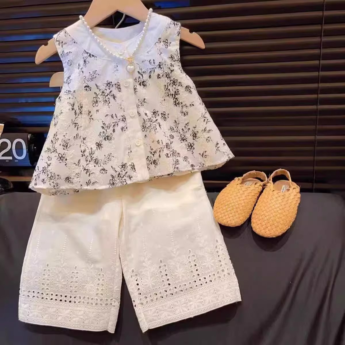 leaves embroidery suit