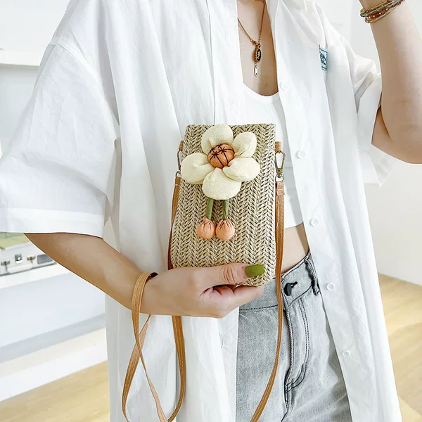 Hand-Woven Versatile Straw Bag 2025 New Beach Play Women's Bag Fashionable Popular Single Shoulder Crossbody Bag