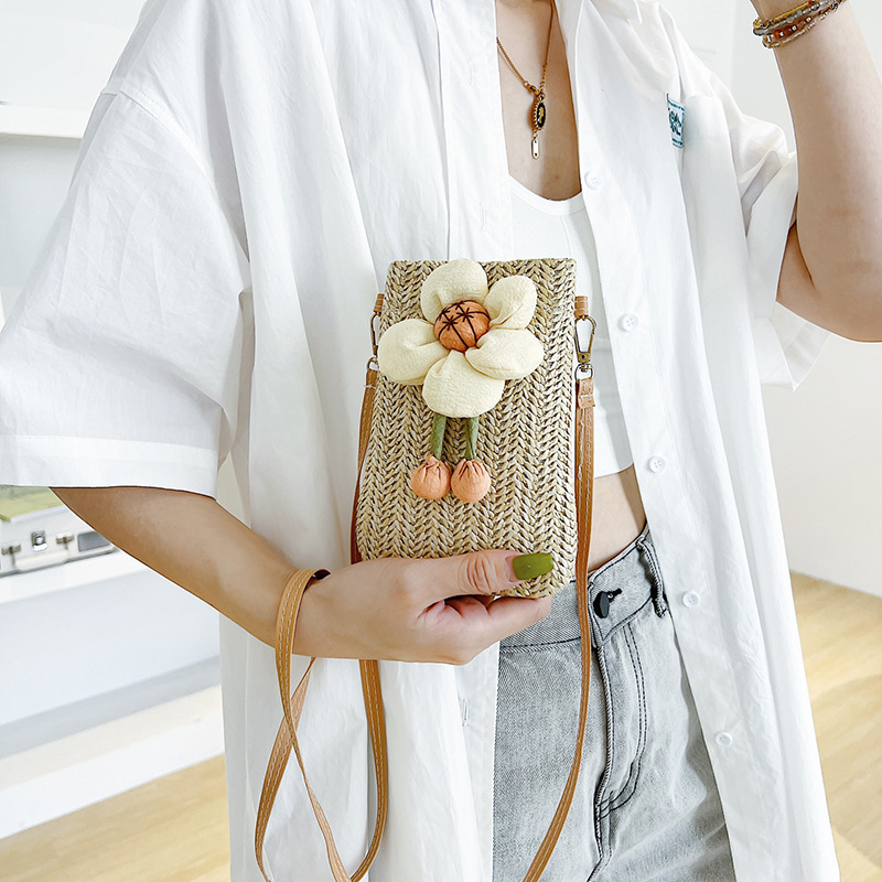 Hand-Woven Versatile Straw Bag 2025 New Beach Play Women's Bag Fashionable Popular Single Shoulder Crossbody Bag