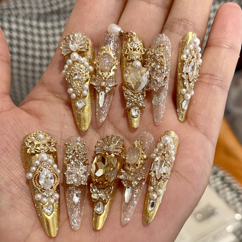 Original photo, real shot, purely handmade, luxurious full-diamond dazzling, elegant, high-end, long-length manicure, full-diamond dazzling