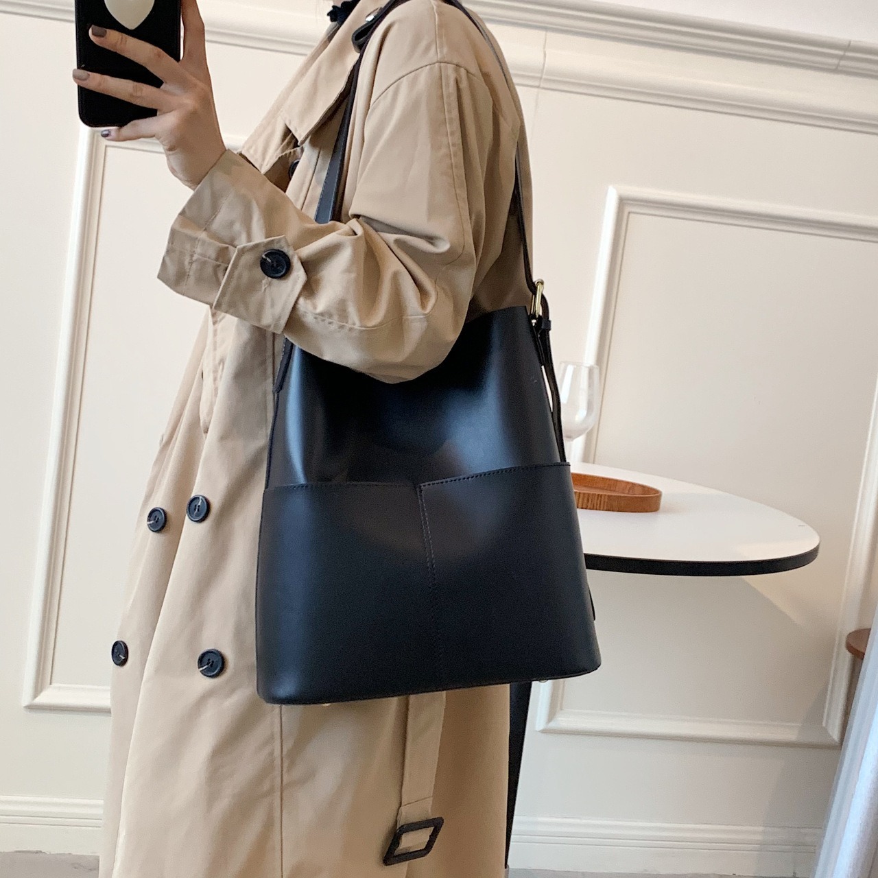Elegant Women's Shoulder Bag High Capacity Versatile Bucket Bag_voghion.com