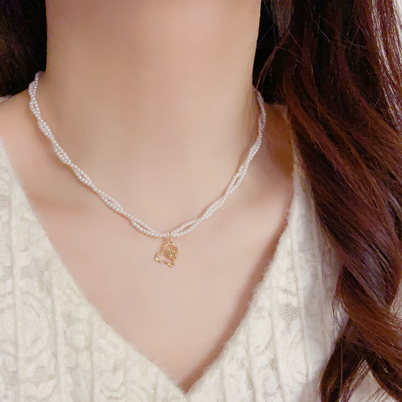 Double-layered Heart Pendant Necklace With Pearls In Gold Finish_voghion.com