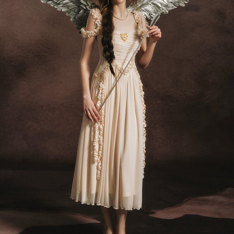 French-Style Retro Romantic Chiffon Dress with Ruffled Edges, Gentle and Elegant Waist-Cinching Fairy Long Dress, Light Wedding Gown French-Style Retro Romantic Chiffon Dress with Ruffled Edges, Gentle and Elegant Waist-Cinching Fairy Long Dress, Light Wedding Gown