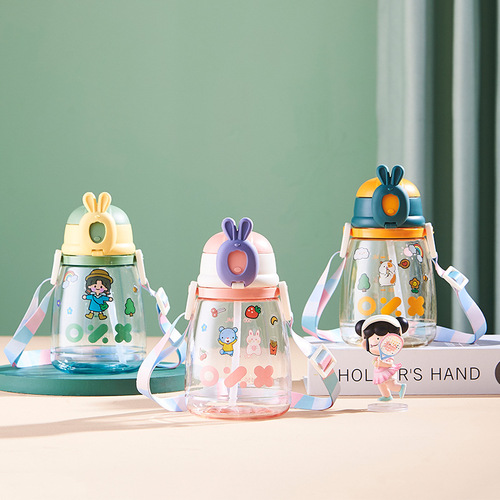 Cute water bottle with straw, large-capacity, portable outdoor plastic cup—perfect for students! Features a space-themed design and comes with a stylish crossbody strap.