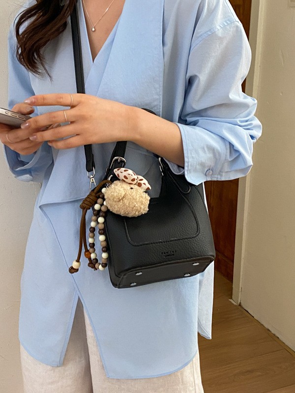 2026 nueva moda versátil cesta de verduras portátil bolso de cubo de agua de alta calidad litchi patrón ligero bolso de lujo bolso de mochila