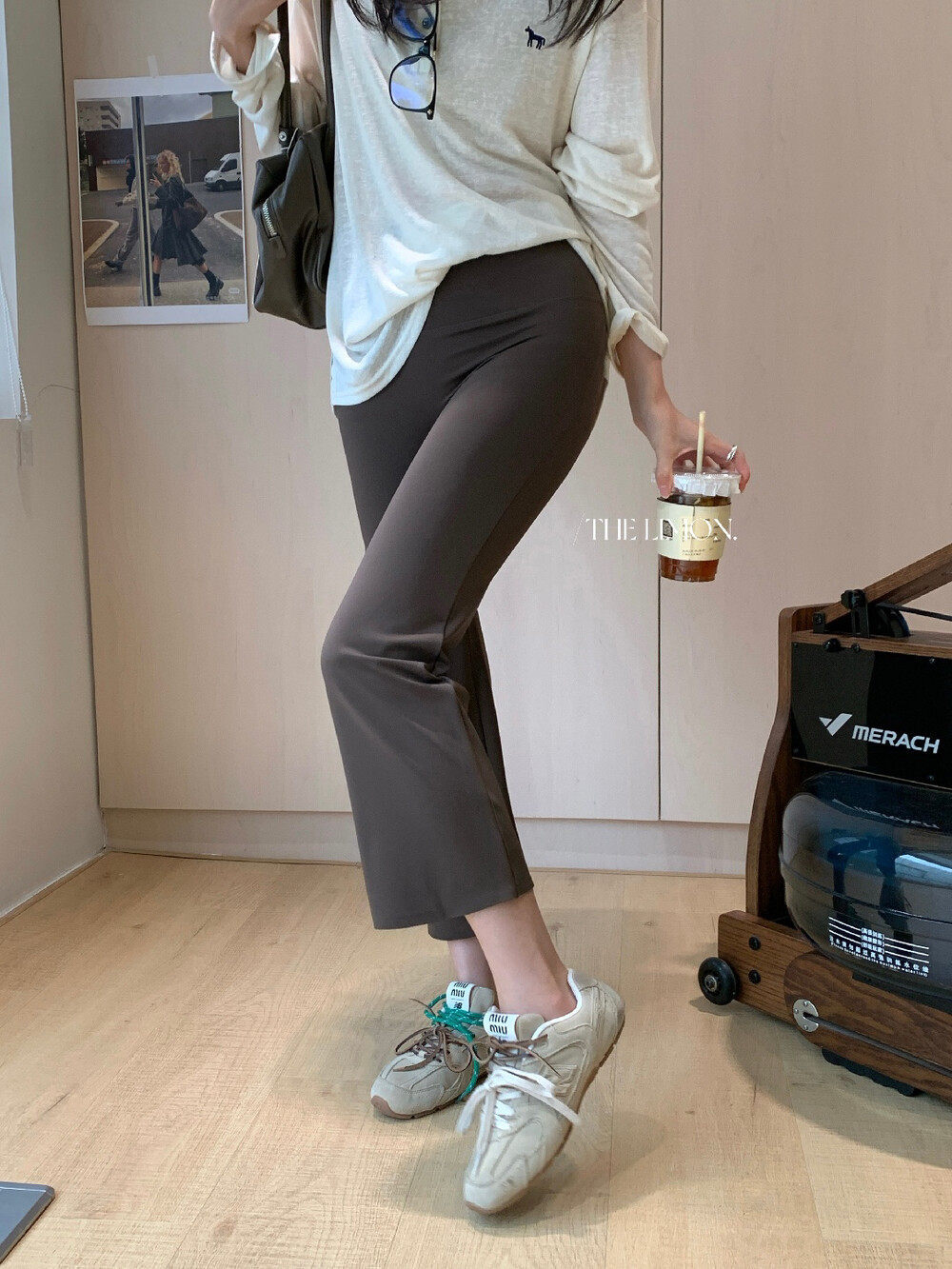 Quần legging yoga nữ cạp cao ống loe nhẹ dài 7 phân co giãn — màu đen, Màu cà phê, Xám khói chi tiết 12