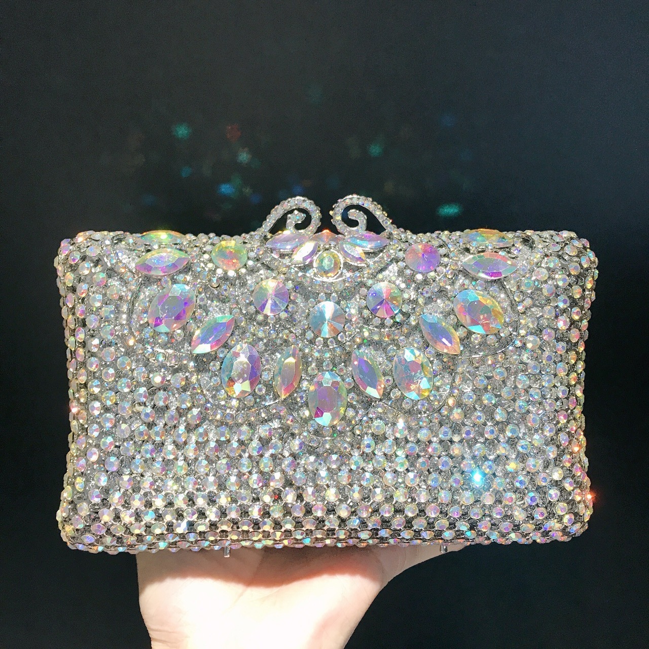 * Cross-border nuevo metal hueco hecho a mano bolsas de diamantes de mano bolsas de diamantes de mujer nuevo embrague de diamantes