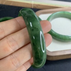 Yuhai ジュエリー Hetian 翡翠ブレスレットメーカー卸売ブレスレット女性の若い翡翠ブレスレット女性の天然本物