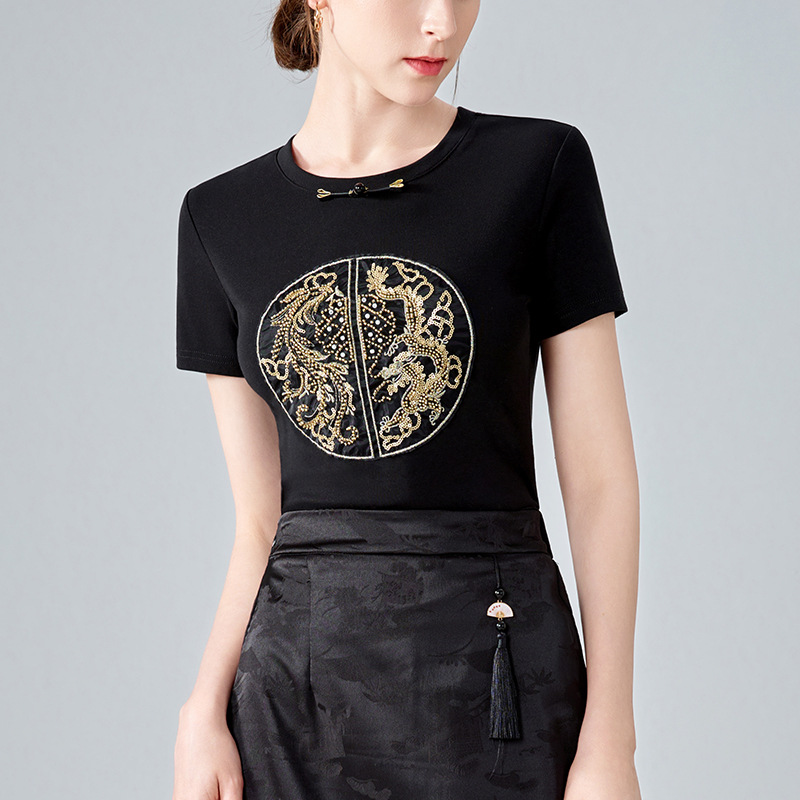 Camiseta bordada de estilo nacional para mujeres 2024 nueva ropa de mujer retro collar redondo botón camiseta de manga corta nueva chaqueta china