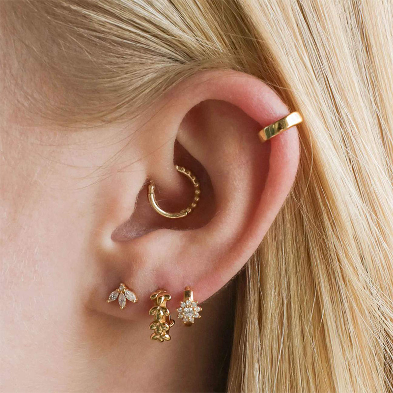 European and American Style Light Luxury Zircon Three-Petal Flower Earrings for Women, High-End Ear Cuffs, Non-Pierced Ear Accessories, Cross-Border Hot-Selling Ear Hoops