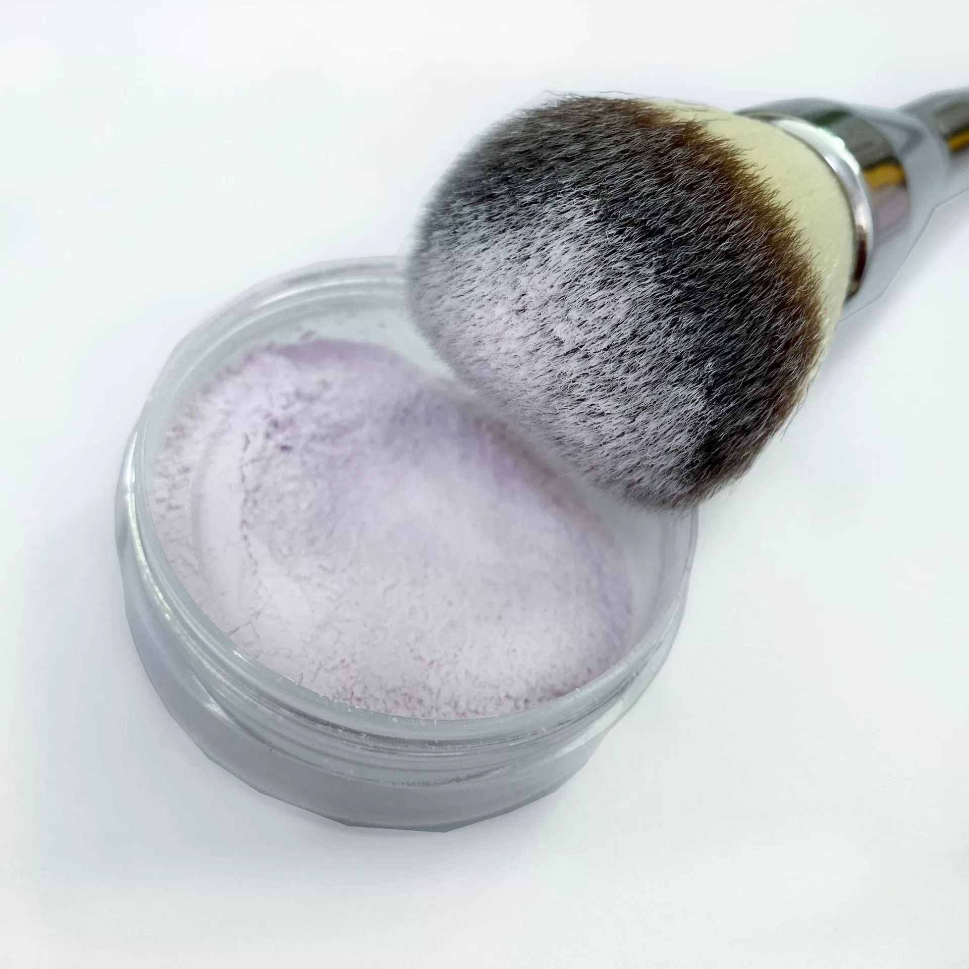 Brush, highlighter, big face blush, soft powder