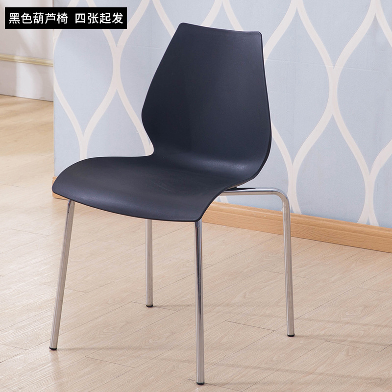 두꺼운 검은 의자 전단지
