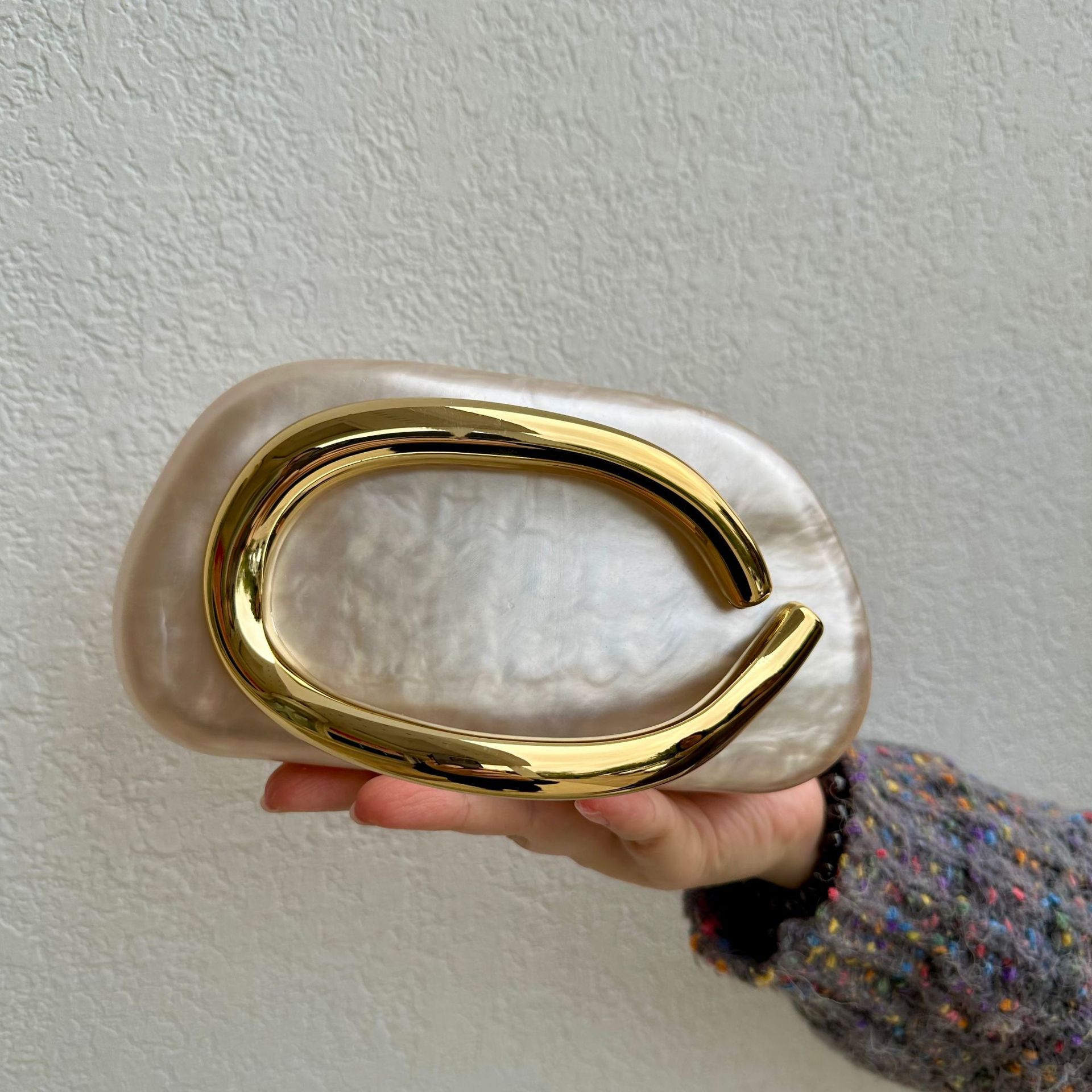 Pochette classique ronde style sac de soirée en acrylique rétro avec anse en métal, tendance européenne et américaine transfrontalière. Sac bandoulière bandoulière._voghion.com
