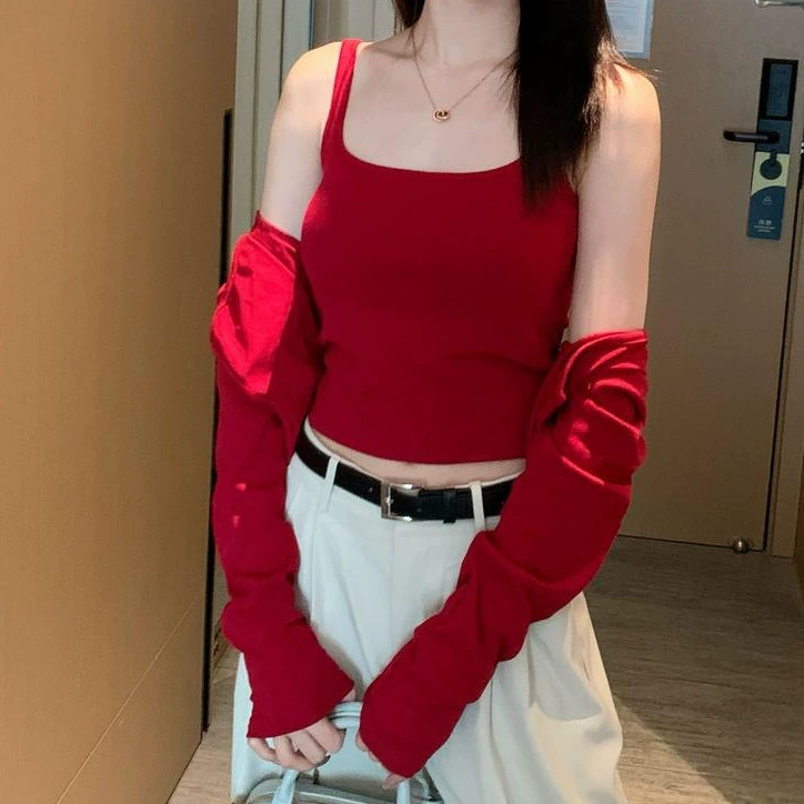Straps, top with cups, fitted tank top