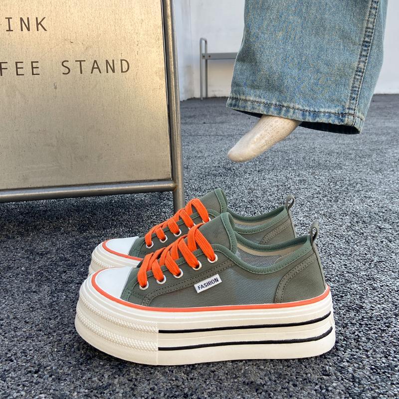 Nuevos zapatos de tablero transpirables para mujeres con suelas gruesas y zapatos de lona de aumento de altura zapatos deportivos y casuales