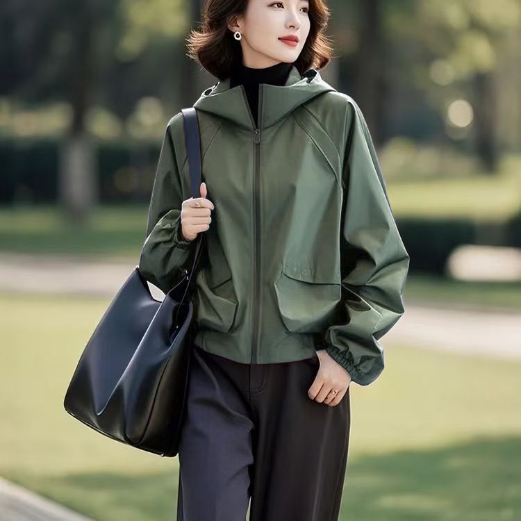 2025 New Purple Jacket for Women, Spring and Autumn Thick Early Spring Short Korean Hooded Softshell Parka Trendy