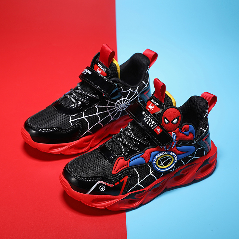 Zapatos de luz de dibujos animados para niños 2025 verano nuevos zapatos luminosos para niños para correr zapatos de deporte transpirables