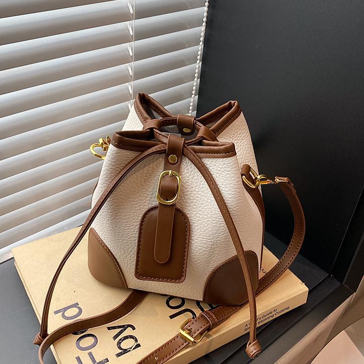 Bolsa de balde de explosión de comercio exterior para mujeres 2025, nuevo estilo universal bolso de hombro simple de alto impacto bolso de nicho de color