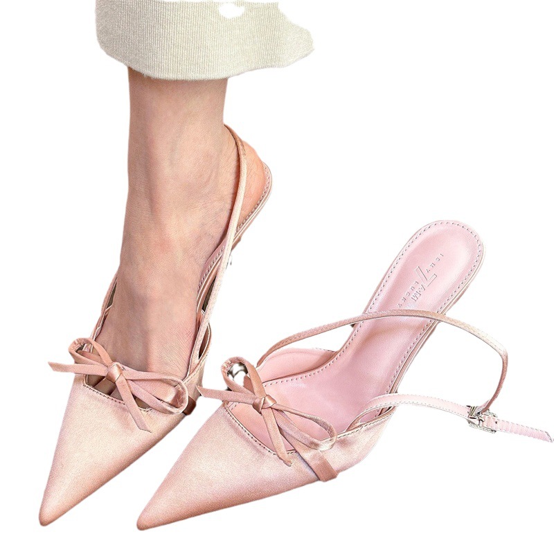 ¡El estudio es frío y gentil! Sandalias plateadas con lazo puntiagudo, tacones de aguja de una palabra de verano para mujer