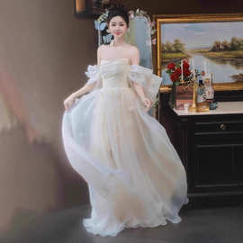 一字肩抹胸轻婚纱2026新款新娘小众晨袍订婚礼服裙超仙绝美出门纱