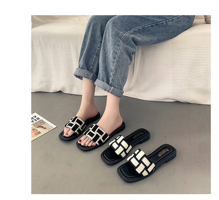 French luxury flat sandals for women to wear in summer, Xiaoxiang Feng 2023, new influencer going out to the beach, flip flops_voghion.com