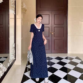 纯欲风藏蓝色碎花V领修身显瘦连衣裙女2025新款夏季日系蕾丝长裙