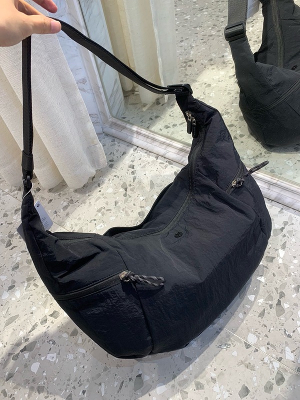 lululemon新款Slouchy 6L牛角包单肩斜挎包饺子包户外健身瑜伽包|undefined