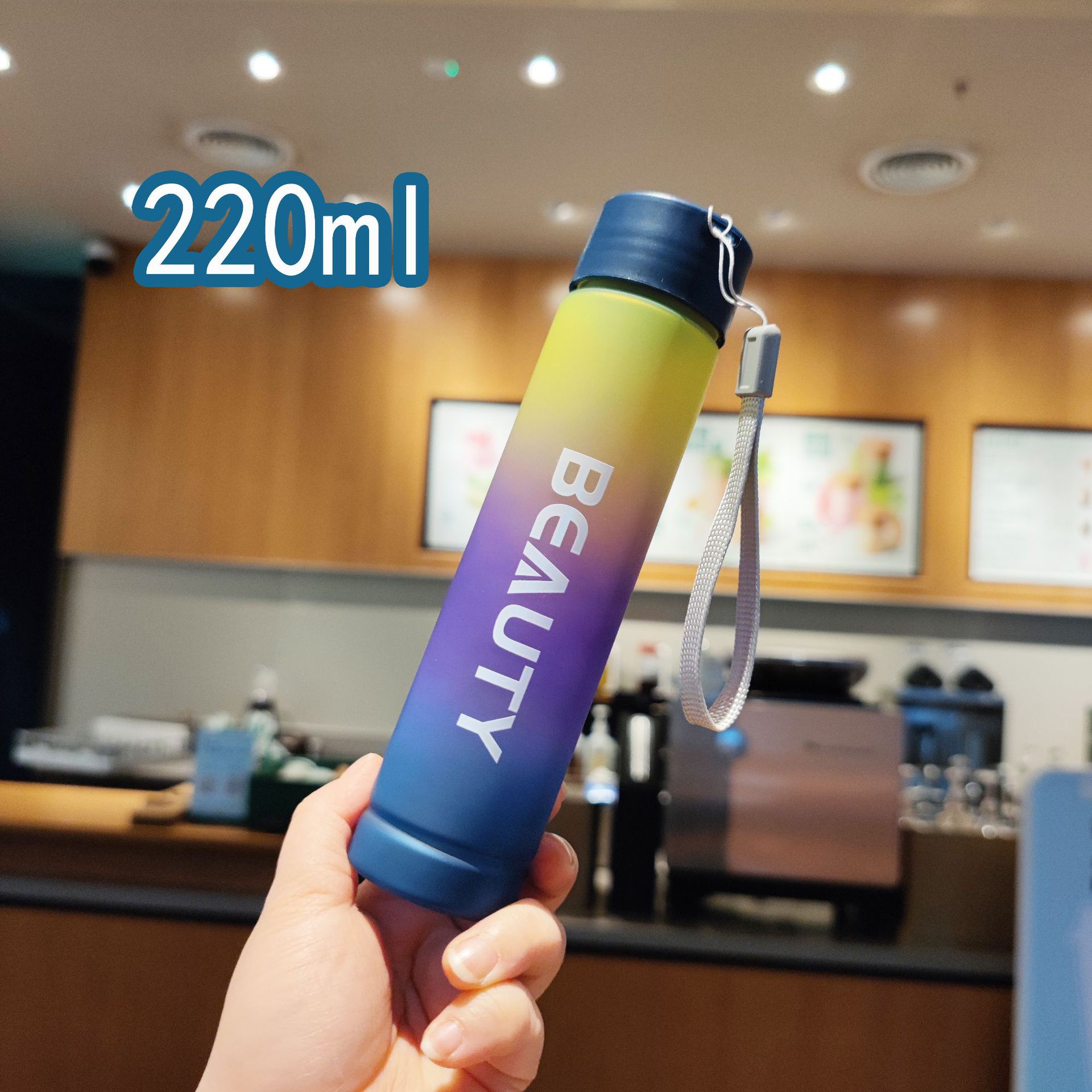 Mini taza de bolsillo 220ml taza de bolsillo de alumno al aire libre taza de plástico de bebida directa brillante brillo esmerilado gradiente jugo de cuerda