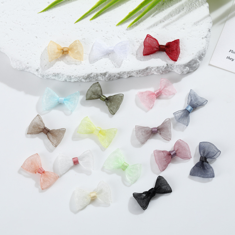 Small nail decoration with bow