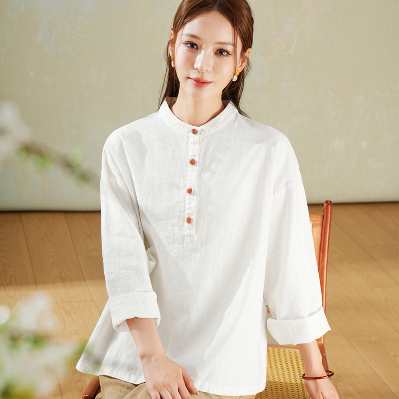 White short-sleeved shirt