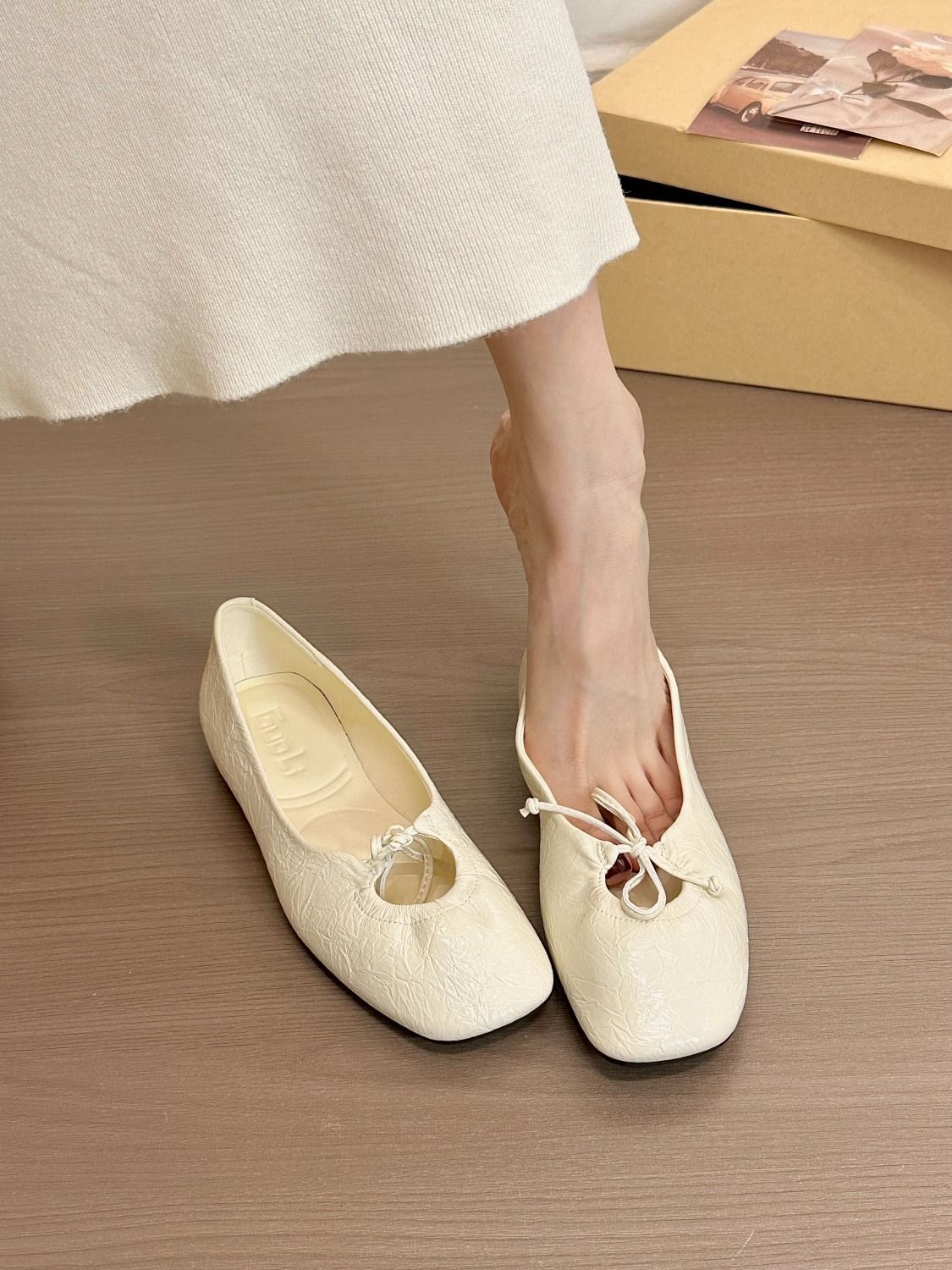 Zapatos de noche suaves franceses planos, zapatos de mujer, 2025 nuevos zapatos de suela suave de primavera con zapatos de abuela con falda.