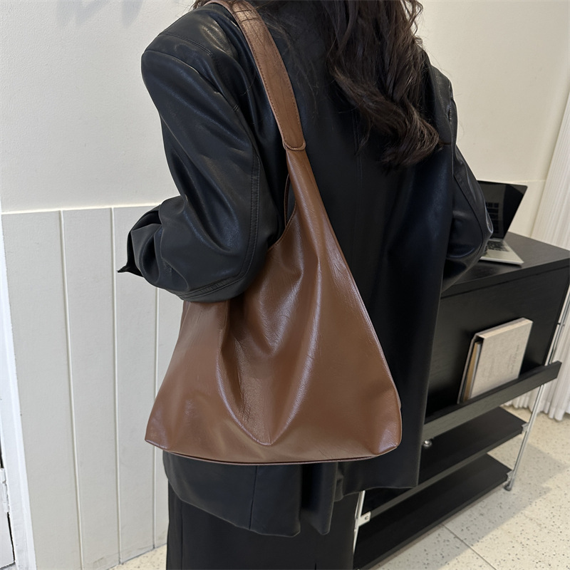 Large Capacity Fashionable Soft Leather Commuter Bag For Women 2025 Autumn Winter New Versatile Shoulder Underarm Tote Bag_voghion.com